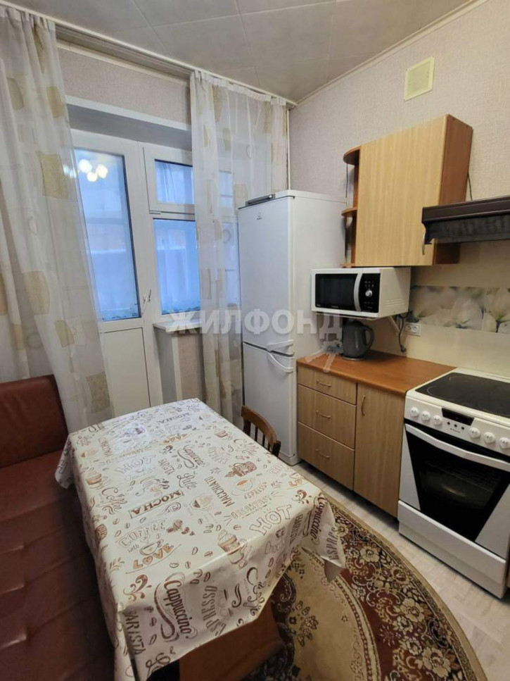 2-комн квартира Металлургов площадь, д.8