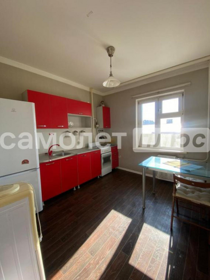 2-комн квартира Дзержинского, 37