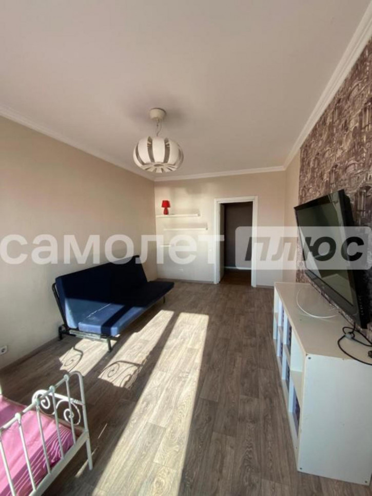 2-комн квартира Дзержинского, 37