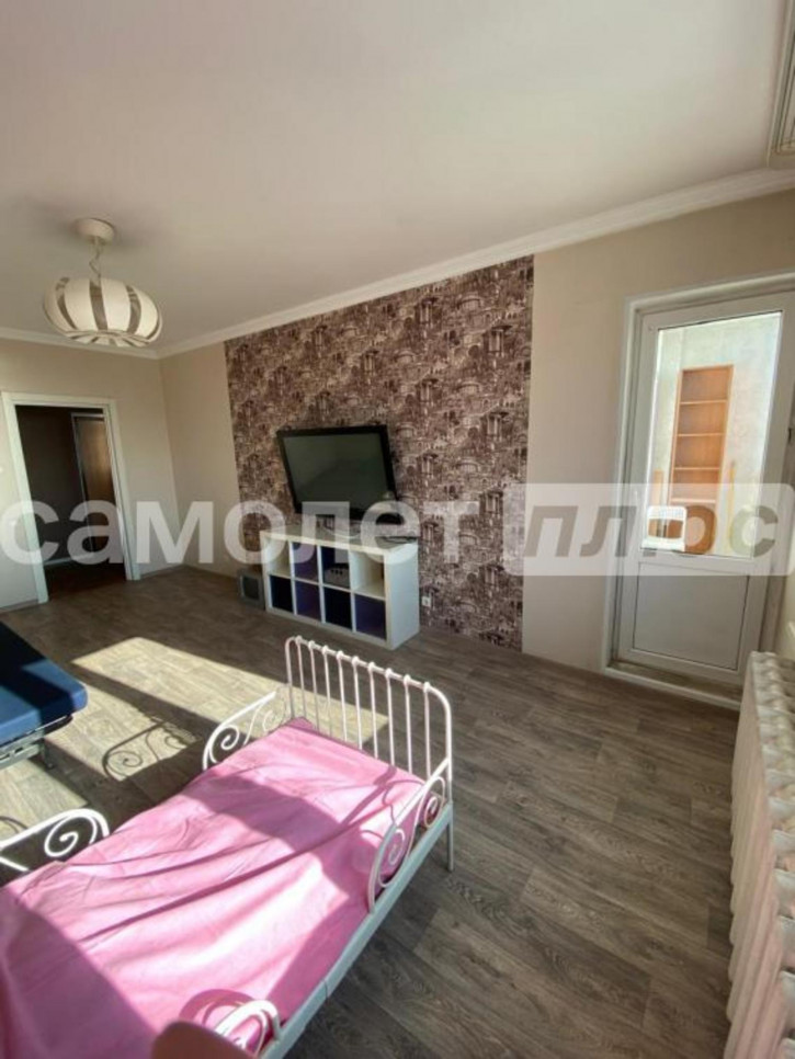 2-комн квартира Дзержинского, 37