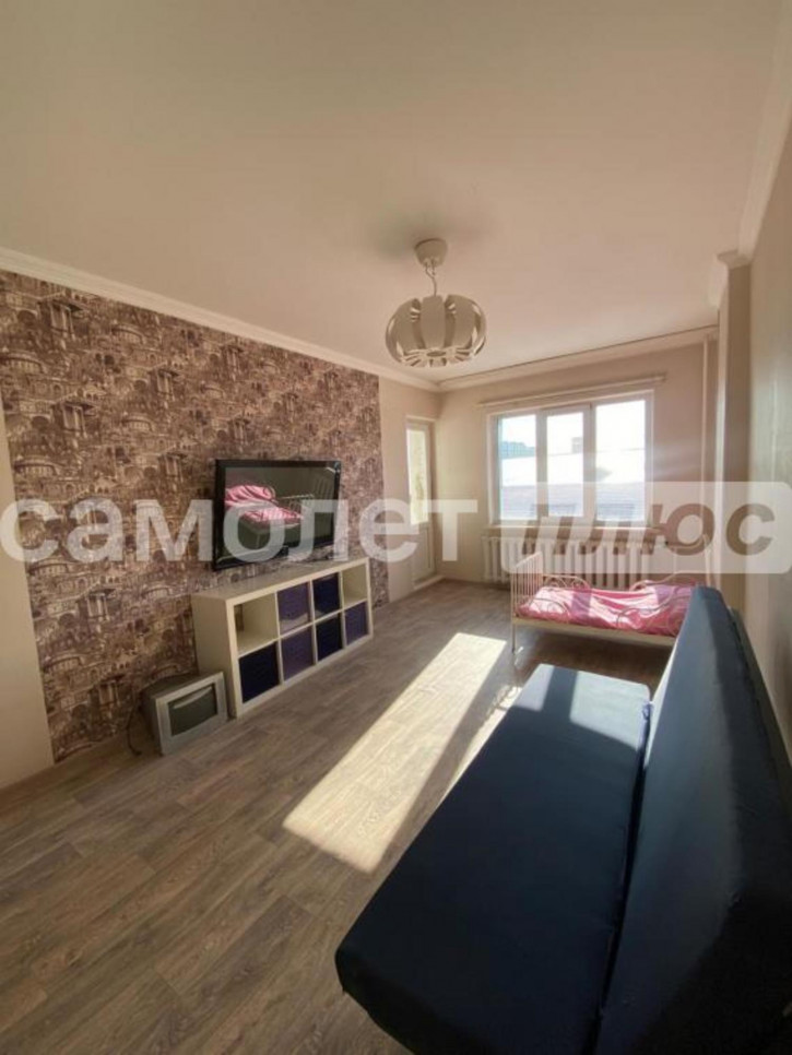 2-комн квартира Дзержинского, 37