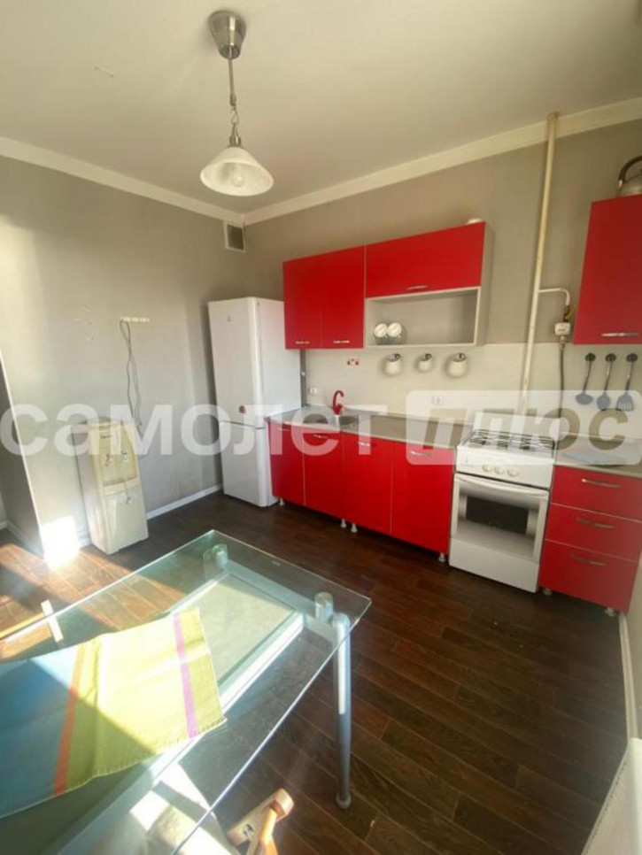 2-комн квартира Дзержинского, 37