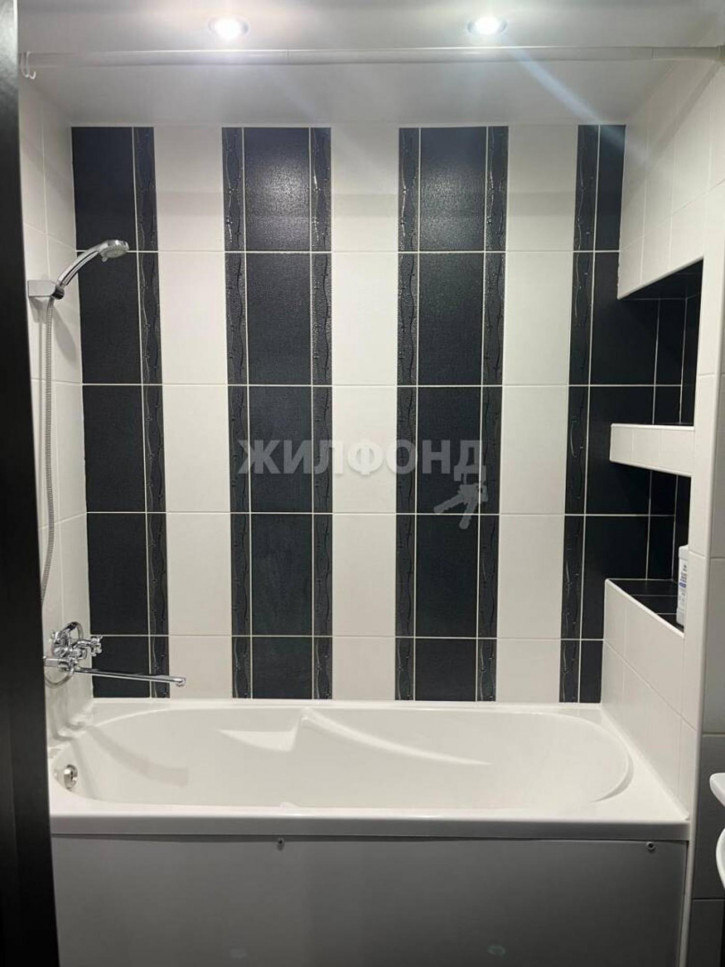 2-комн квартира Покрышкина, 1
