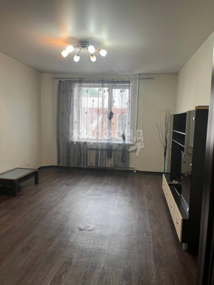2-комн квартира Покрышкина, 1