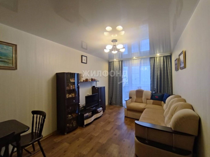 3-комн квартира Зорге, 185/1