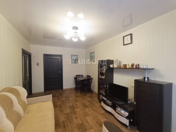 3-комн квартира Зорге, 185/1