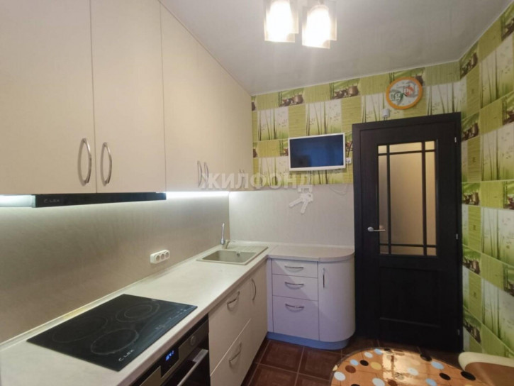 3-комн квартира Зорге, 185/1