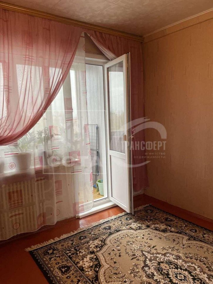 3-комн квартира Космонавта Комарова улица, 12