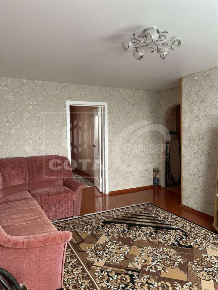 3-комн квартира Космонавта Комарова улица, 12