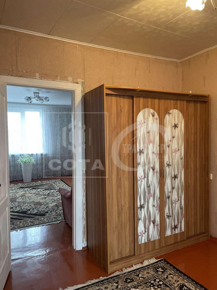 3-комн квартира Космонавта Комарова улица, 12