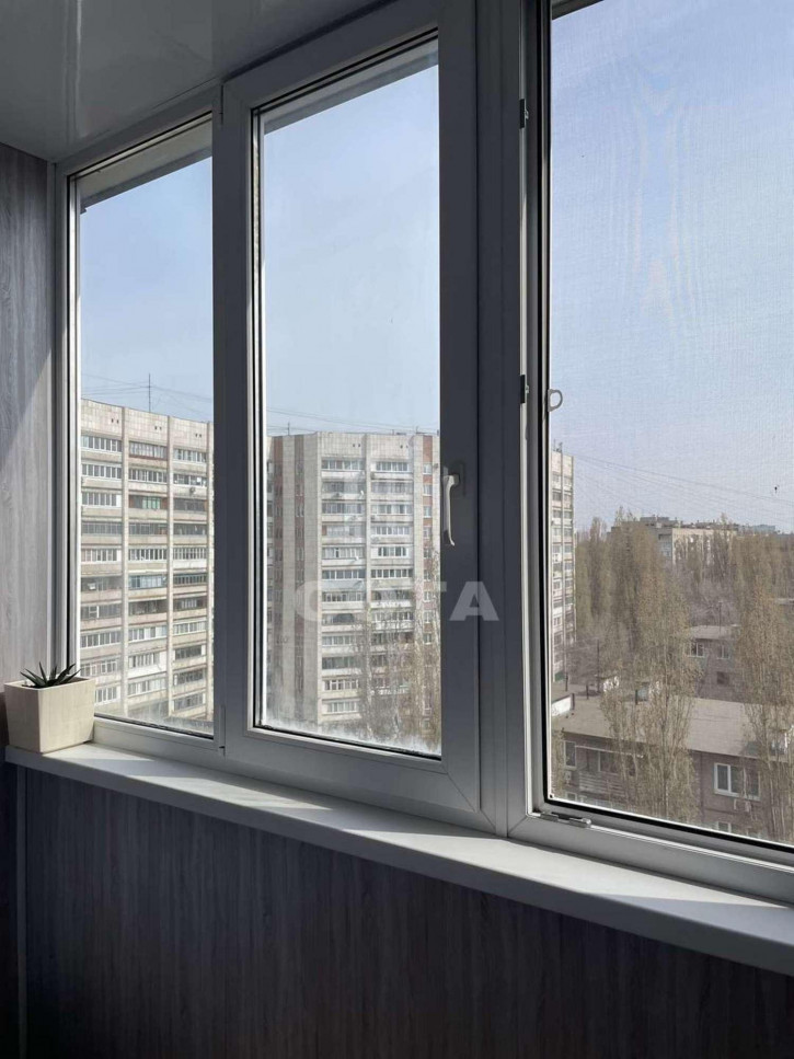 3-комн квартира Космонавта Комарова улица, 12