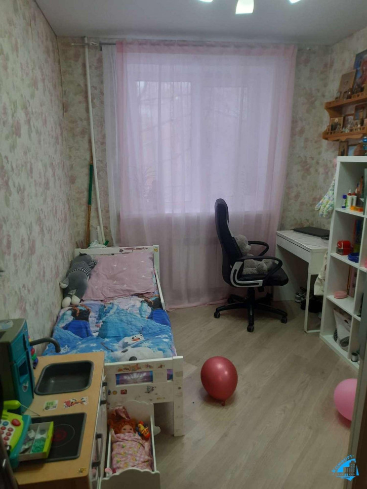 2-комн квартира 12-й квартал, 4