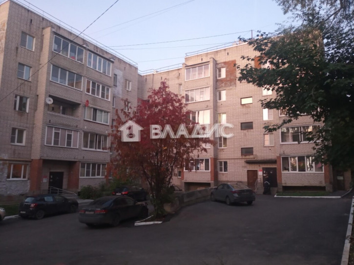 3-комн квартира улица Сурикова