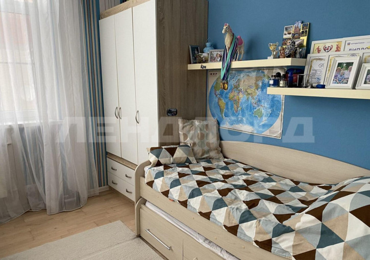 3-комн квартира улица Комарова, 132А