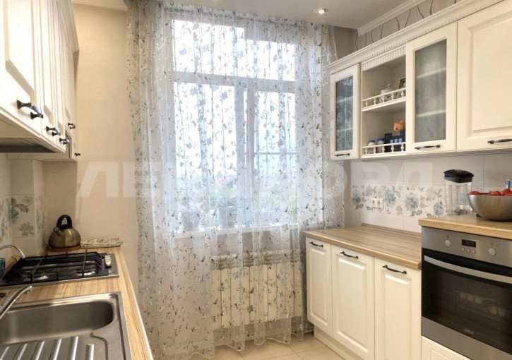 3-комн квартира улица Комарова, 132А