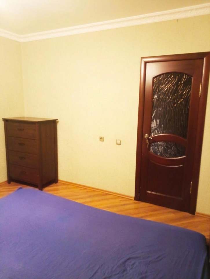 3-комн квартира улица Думенко,11Д