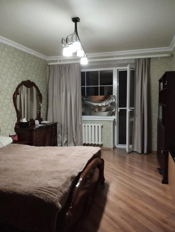 3-комн квартира улица Думенко,11Д