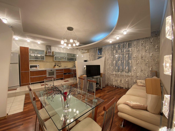 4-комн квартира улица Алексея Толстого, 76