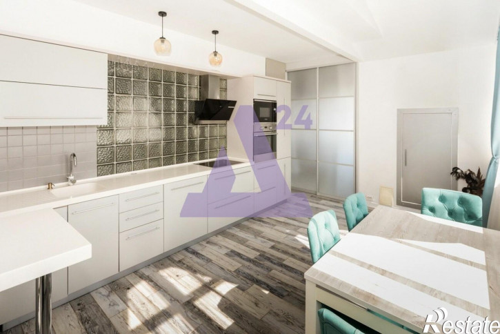 4-комн квартира улица Папанинцев, дом 134