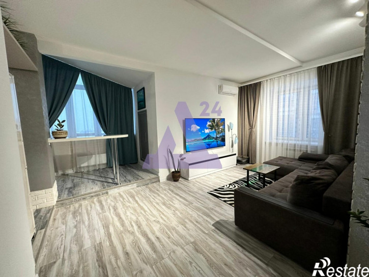4-комн квартира улица Папанинцев, дом 134