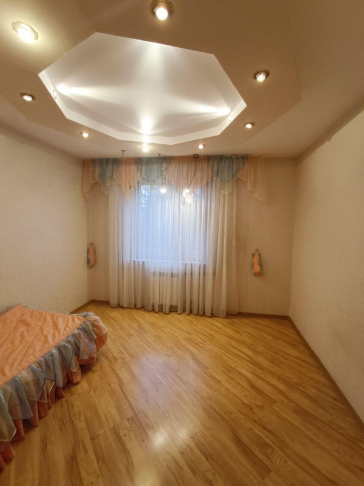 3-комн квартира Молодежная ул, 1а