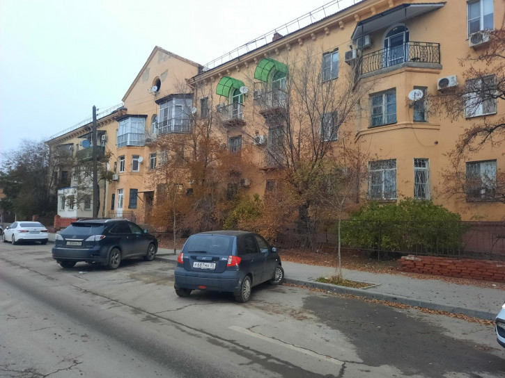 3-комн квартира г. Астрахань,  Кировский район,  ул Набережная 1 Мая/Бабушкина, д.147/104