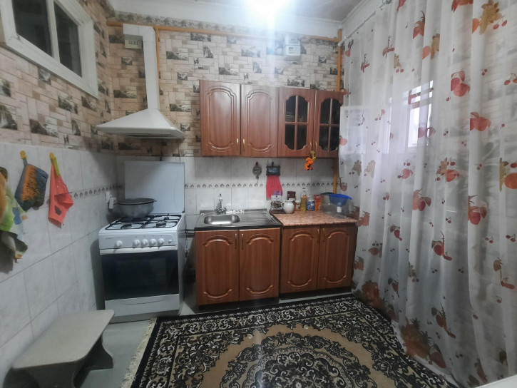 3-комн квартира г. Астрахань,  Кировский район,  ул Набережная 1 Мая/Бабушкина, д.147/104