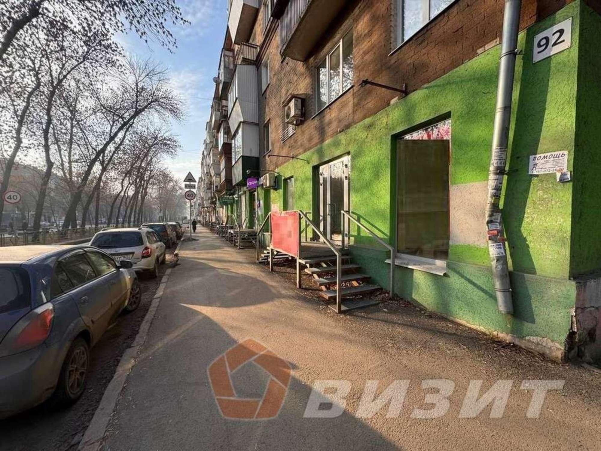 Сдать торговое помещение за 52 000 рублей на Металлургов проспект, 92
