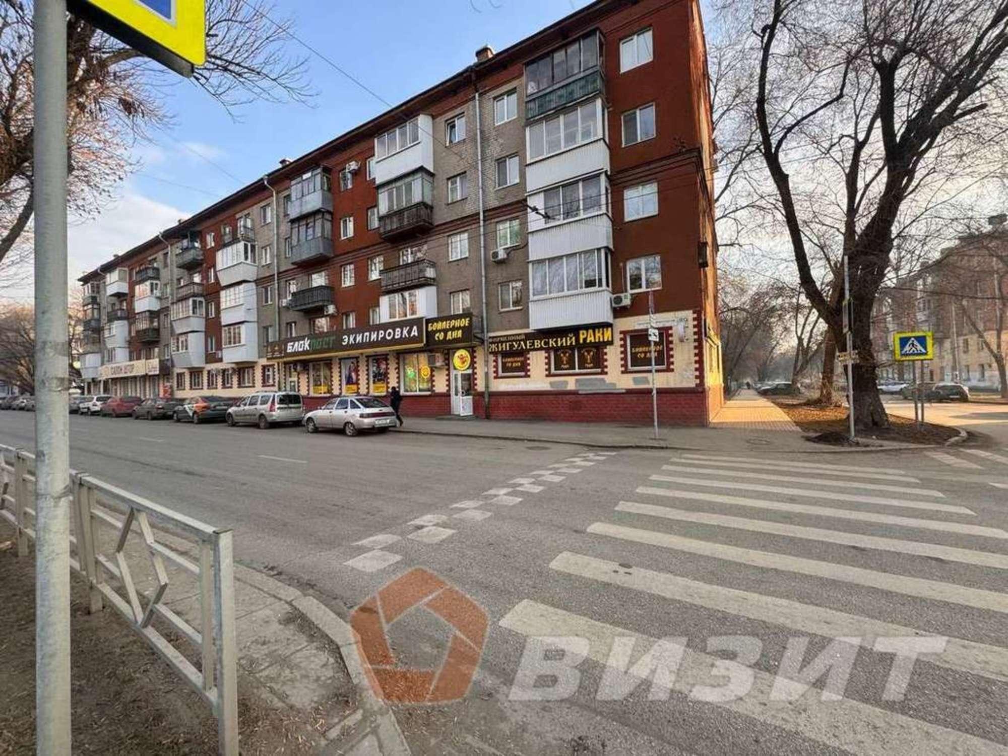 Сдать торговое помещение за 52 000 рублей на Металлургов проспект, 92