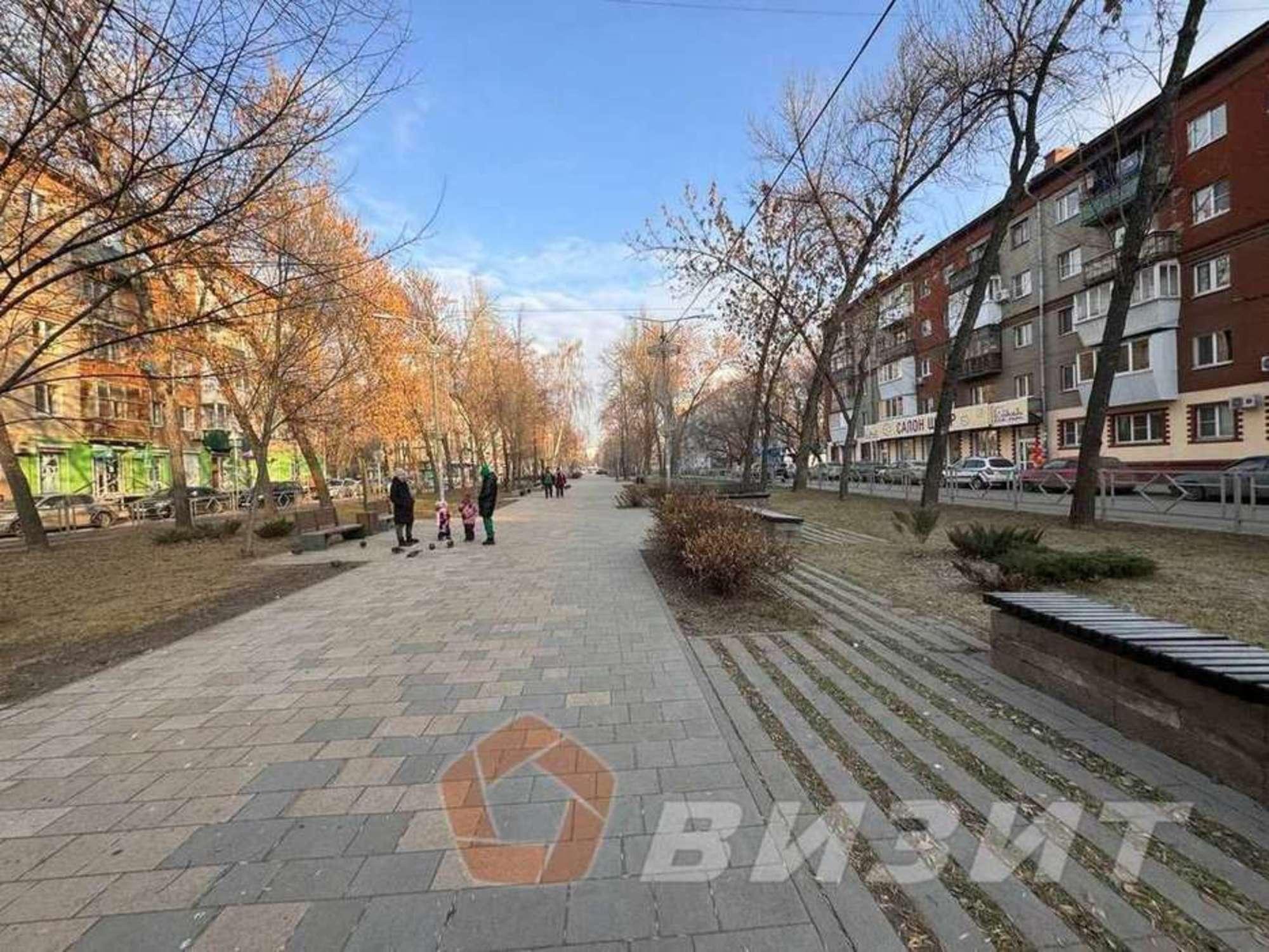 Сдать торговое помещение за 52 000 рублей на Металлургов проспект, 92
