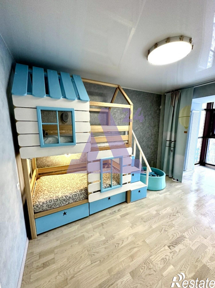 3-комн квартира улица Малахова, дом 44