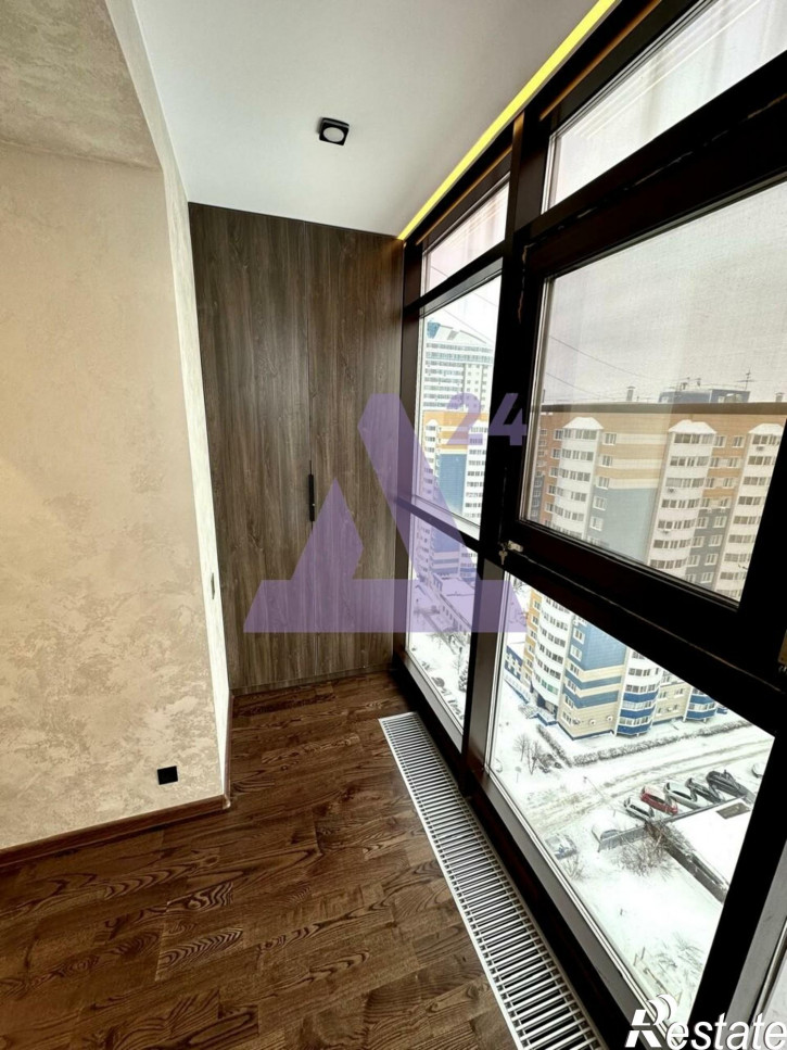 3-комн квартира улица Малахова, дом 44