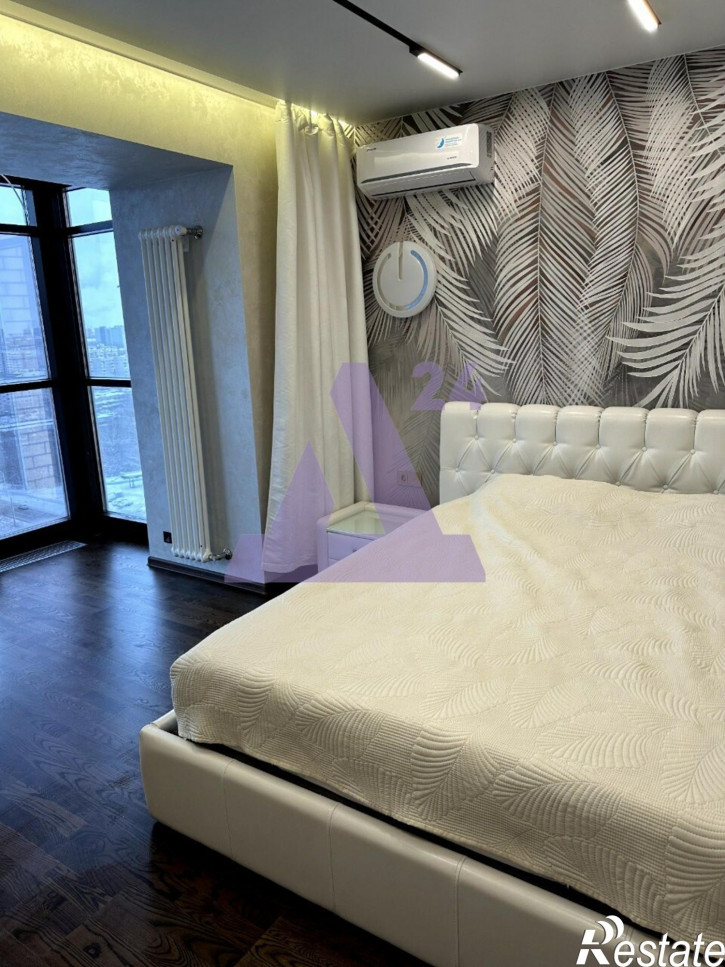 3-комн квартира улица Малахова, дом 44