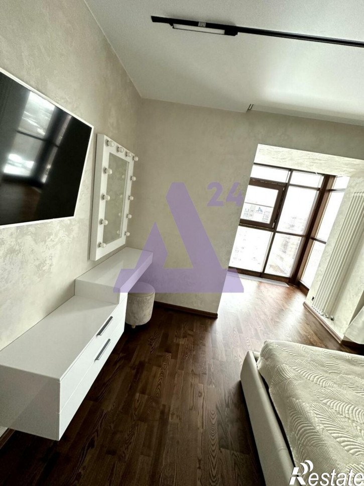 3-комн квартира улица Малахова, дом 44