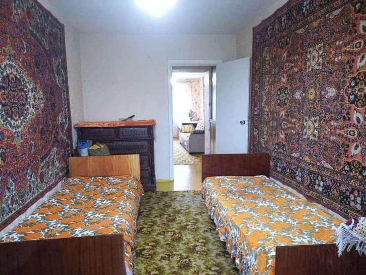 3-комн квартира Остужева улица, 5ка