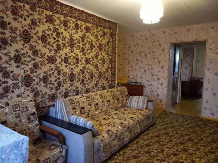 3-комн квартира Остужева улица, 5ка