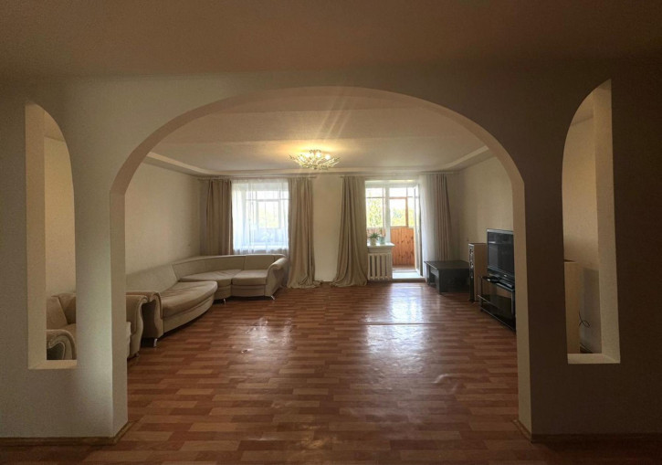 4-комн квартира Чапаева улица, 104