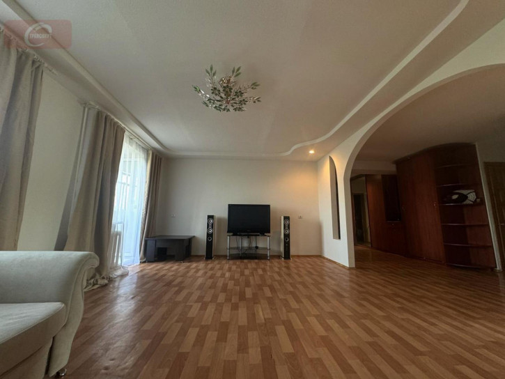 4-комн квартира Чапаева улица, 104