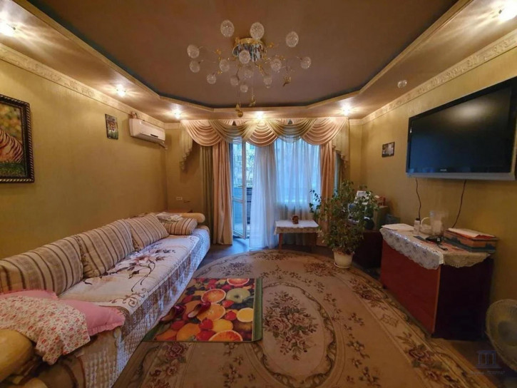 3-комн квартира 18-я Линия, 69