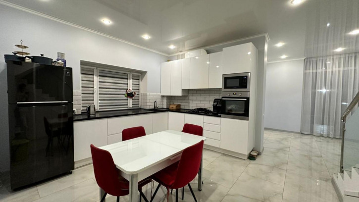 Коттедж/дом улица Кати Соловьяновой Коттедж/дом улица Кати Соловьяновой