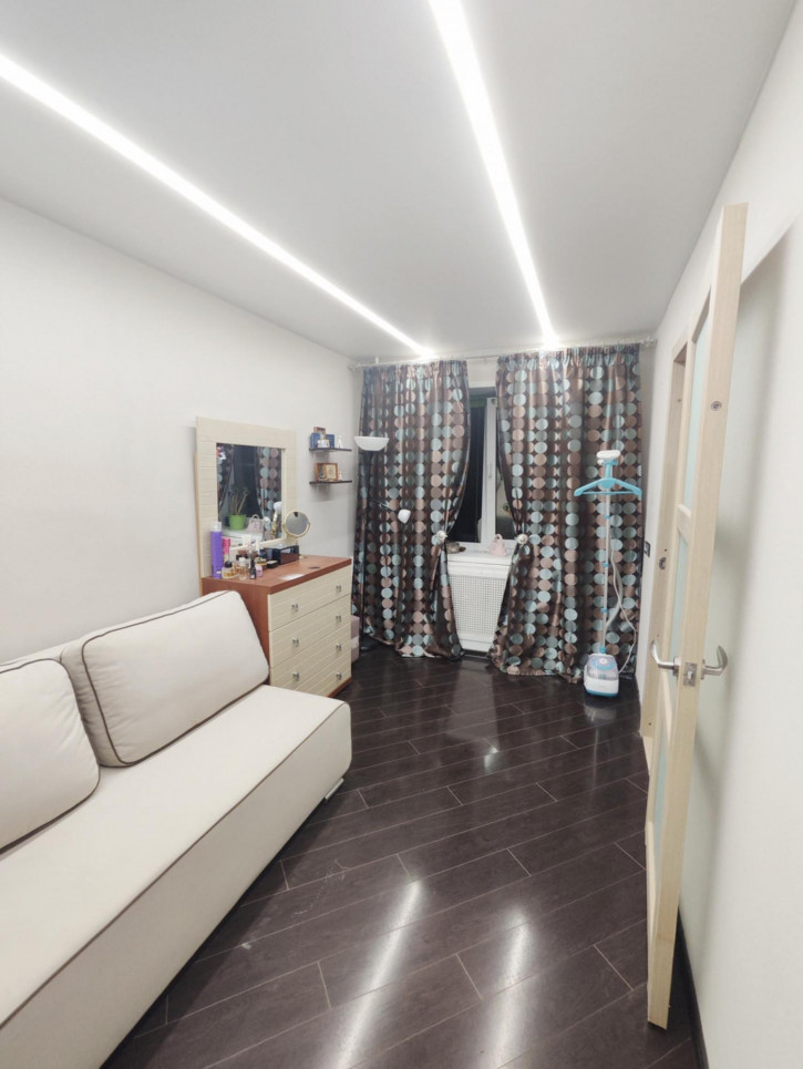 2-комн квартира Домостроителей ул., 55