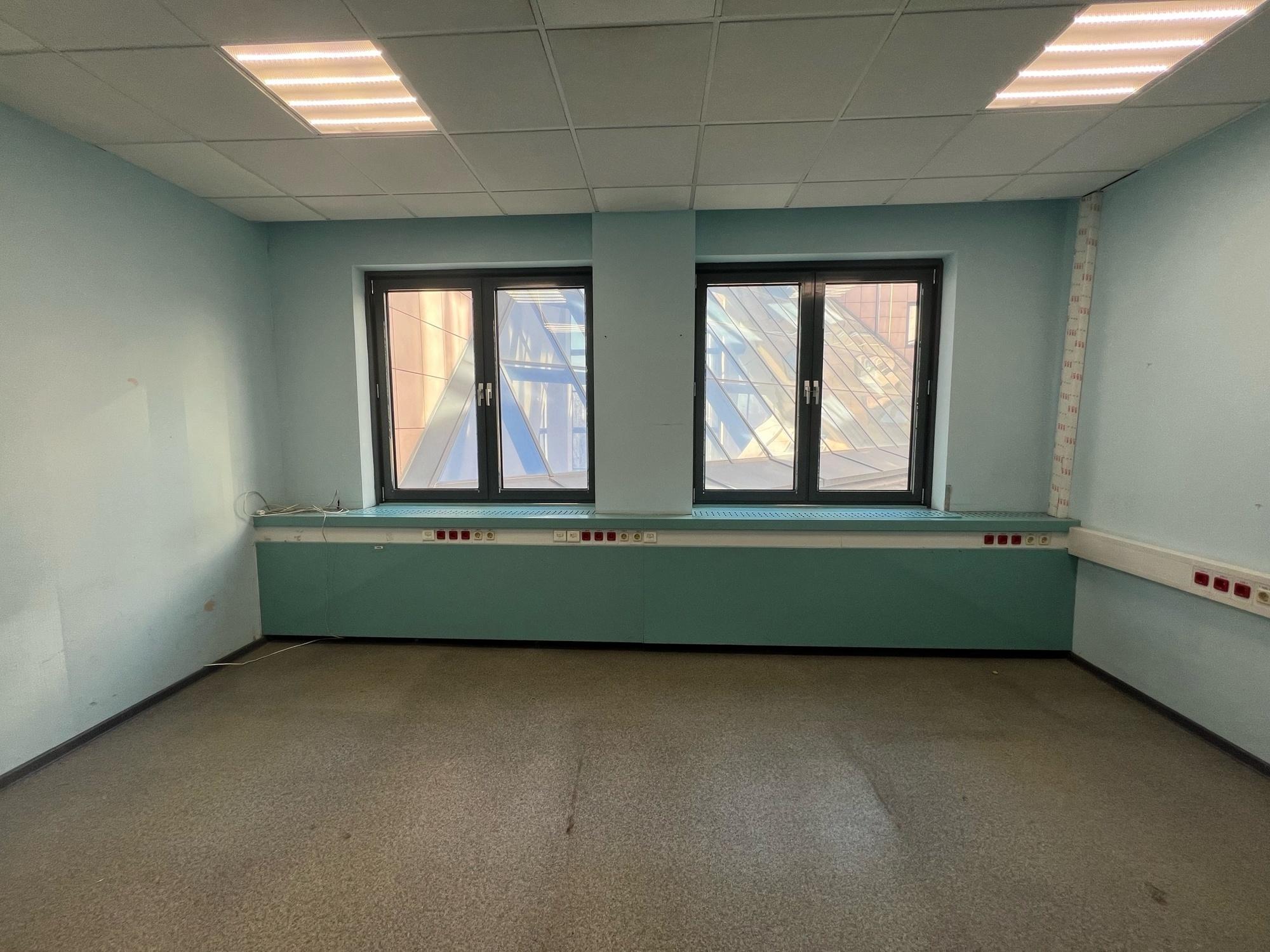 Сдать офис, помещение под офис за 31 500 рублей на г. Астрахань, Кировский р-н, пр-т Губернатора Анатолия Гужвина, д.10