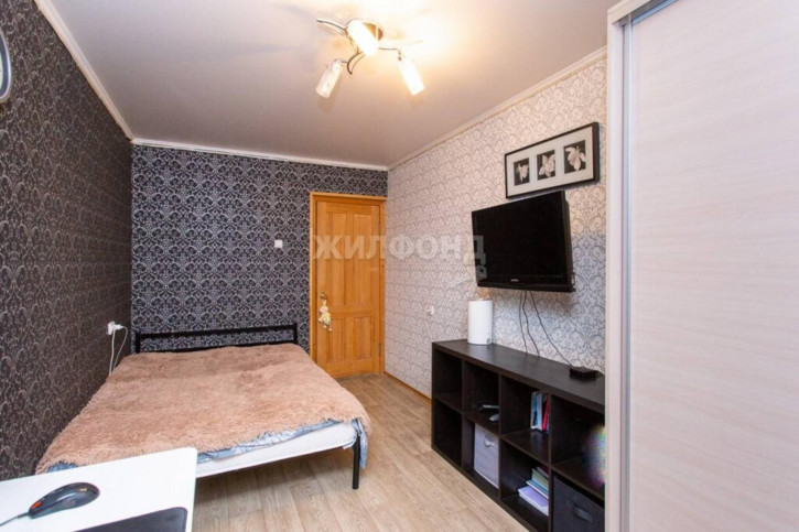 4-комн квартира микрорайон Северный, 20