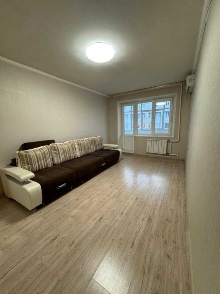 3-комн квартира Стадухина, 63