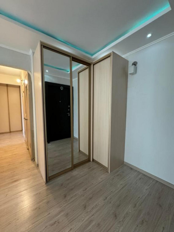 3-комн квартира Стадухина, 63