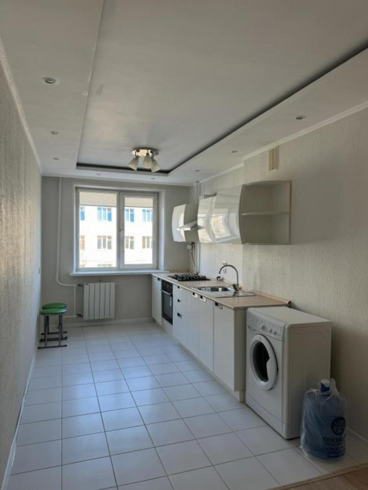 3-комн квартира Стадухина, 63