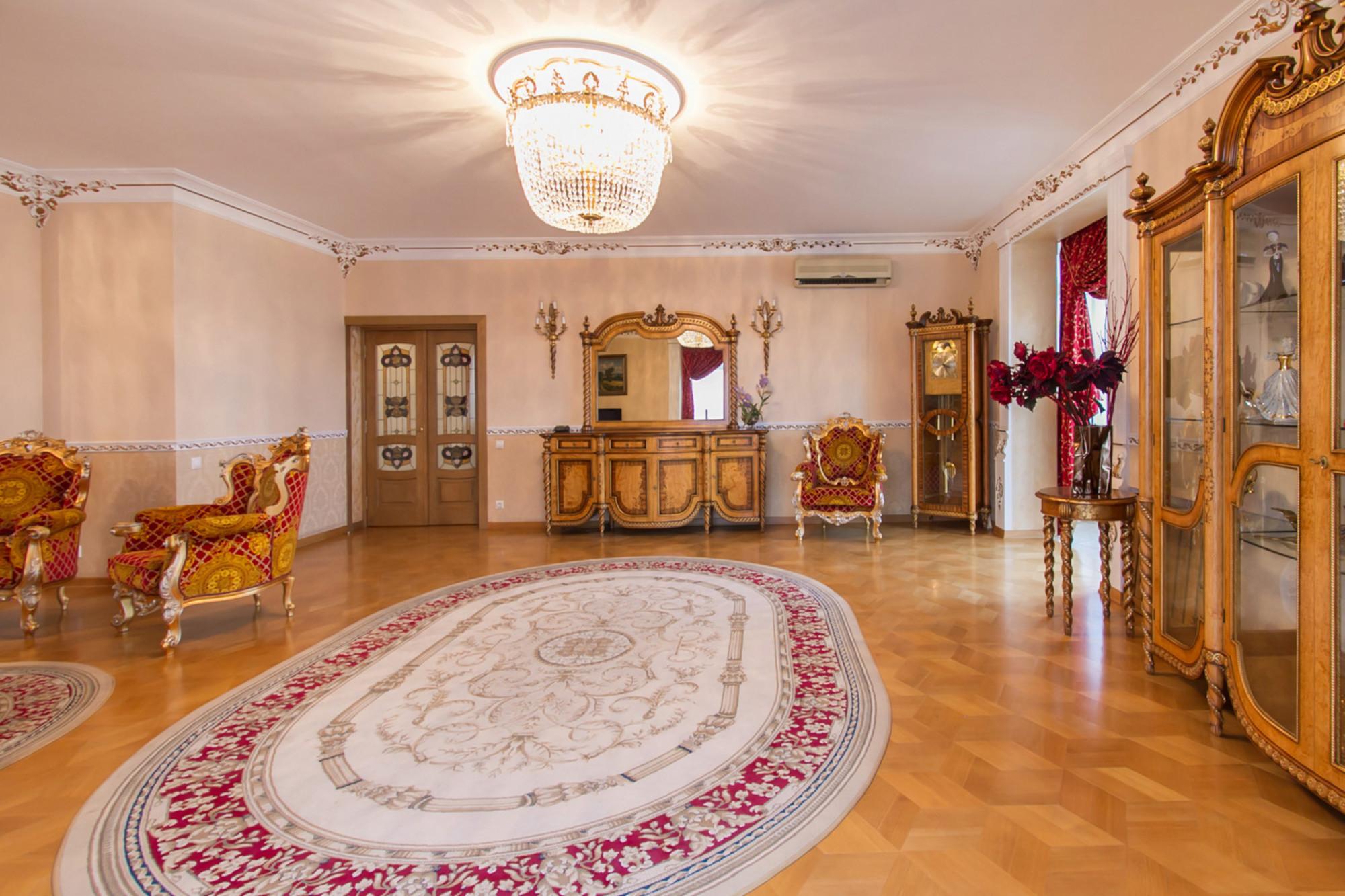 Купить квартиру за 35 000 000 рублей на 20-летия ВЛКСМ ул., 49