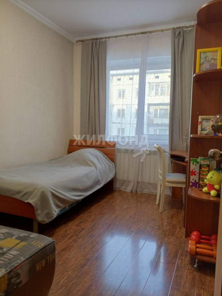 4-комн квартира Калинина улица, д.8 4-комн квартира Калинина улица, д.8