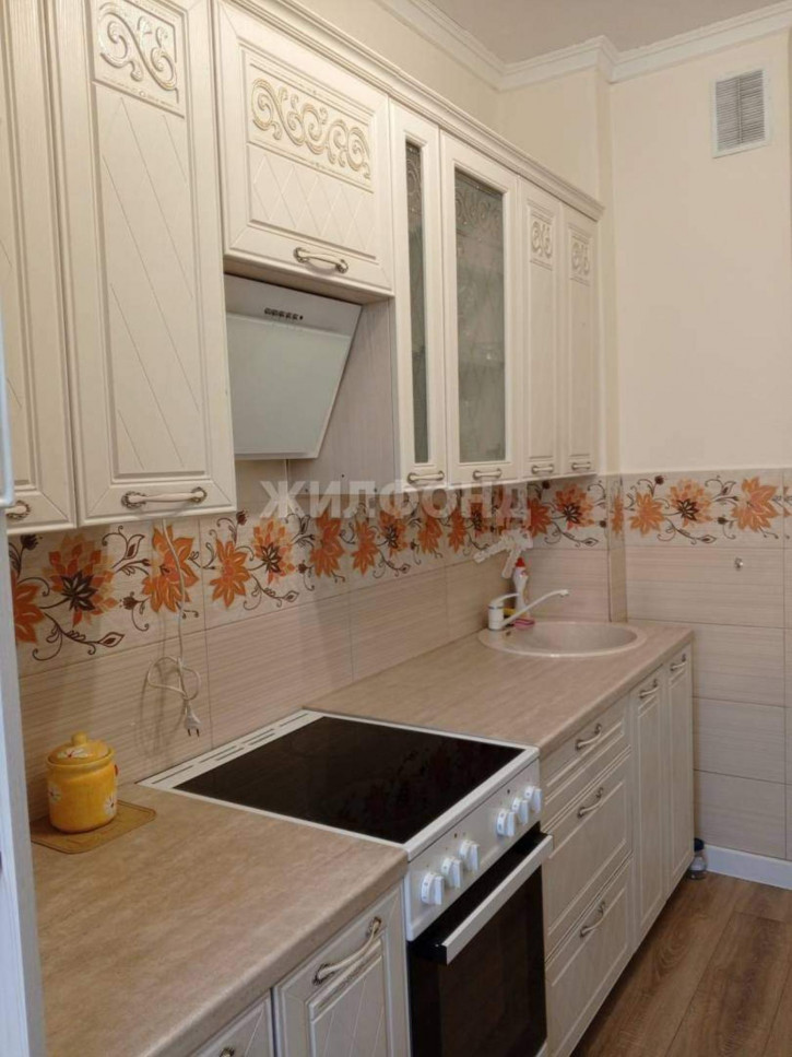 4-комн квартира Калинина улица, д.8 4-комн квартира Калинина улица, д.8