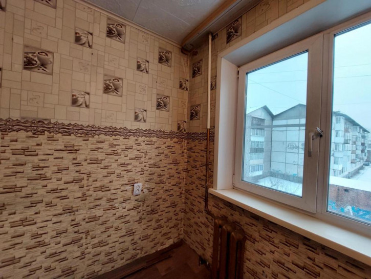 3-комн квартира 4-й микрорайон, 28